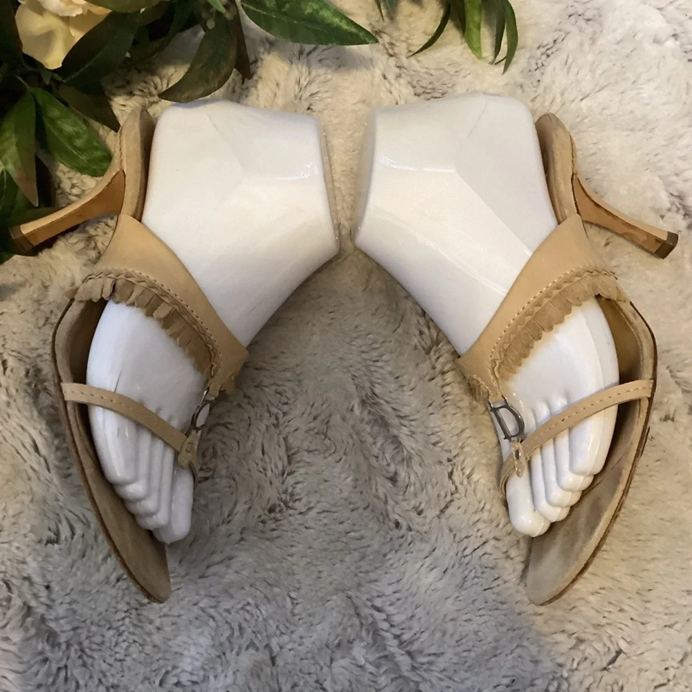 DIOR BEIGE SLIP ON SANDAL SIZE 37(6.5) 1277 - Picture 2 of 7